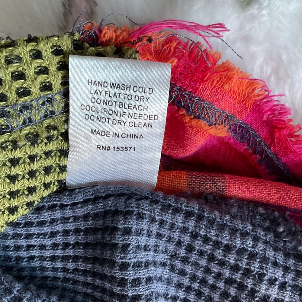 Oli & Hali Patchwork Lightly Distressed Daisy Knit Top w Multicolor Trim SzS $50 - Picture 11 of 11